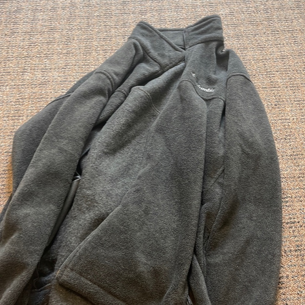 Columbia sweat shirt